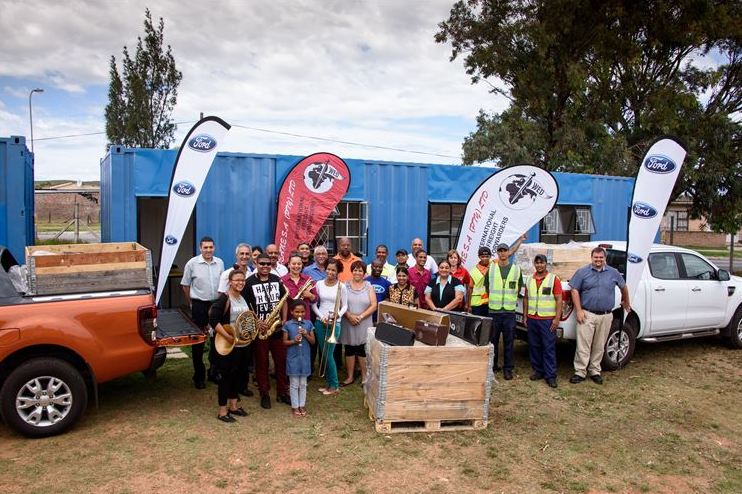 The Ford Struandale Engine Plant and freight partner, WE Deane SA, ensured Christmas arrived early for the community-based Mandela Metro School of Arts in Bethelsdorp, Port Elizabeth. The companies provided the shipping for 71 musical instruments that were collected and donated by Prof Arne Bjorhei from the University of Tromso in Norway.