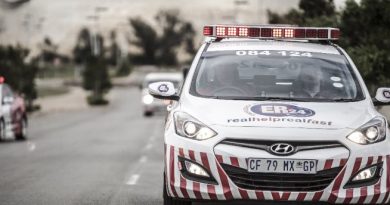 [SWEETWATERS] - Taxi and bakkie collide leaving fifteen injured.