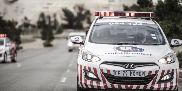 [SWEETWATERS] - Taxi and bakkie collide leaving fifteen injured.
