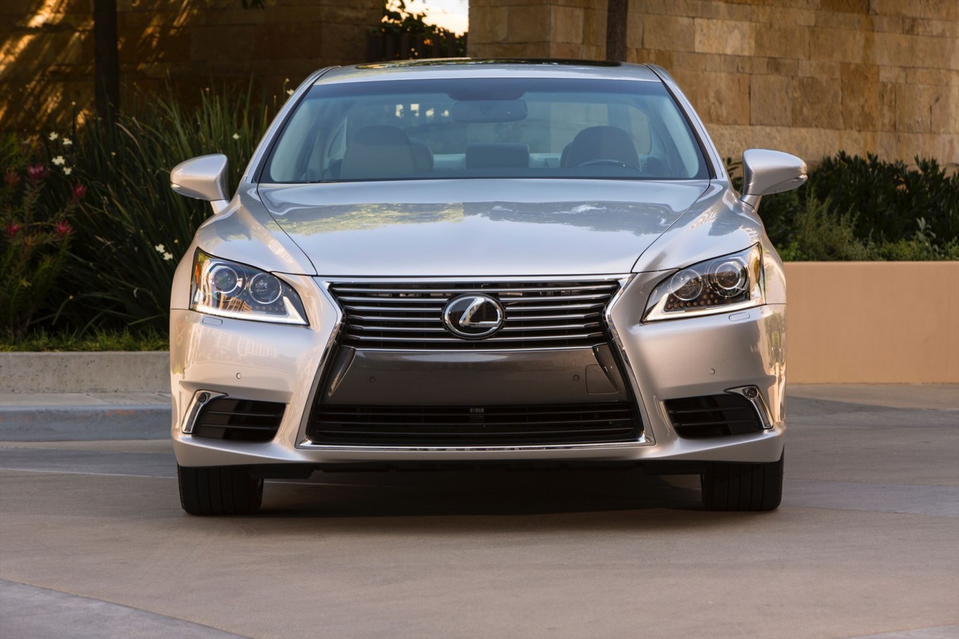 lexus-ls_1800x1800