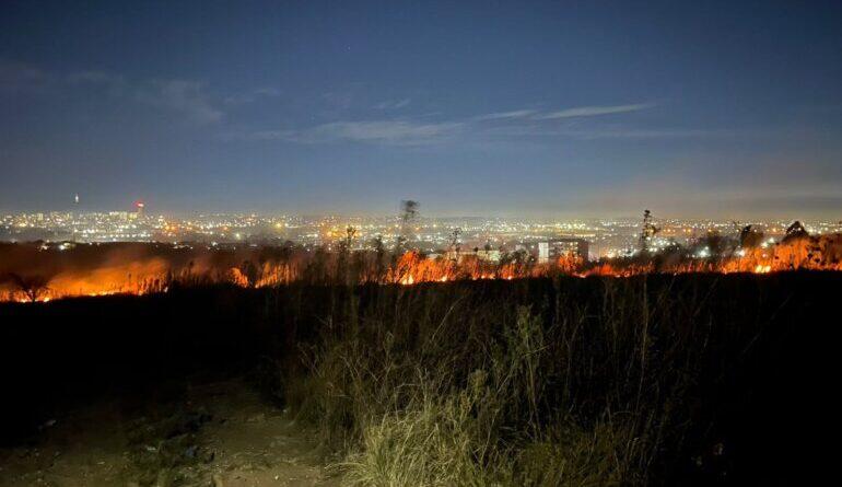 Vegetation fire stopped before reaching an estate in Johannesburg South